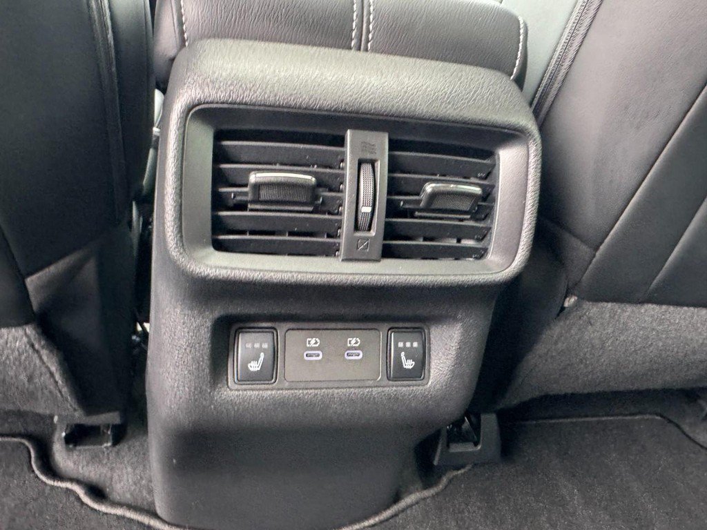 Certified 2025 Nissan Murano Platinum w/ Cargo Package AWD/4WD image 12