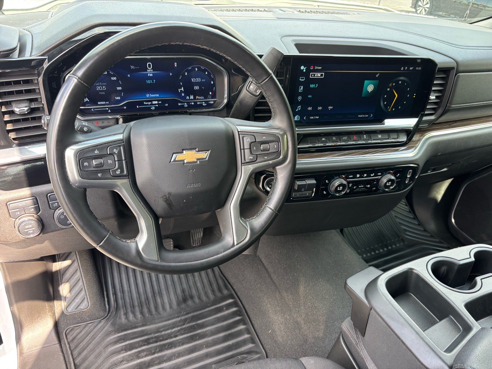 Used 2025 Chevrolet Silverado 1500 LT AWD/4WD image 13