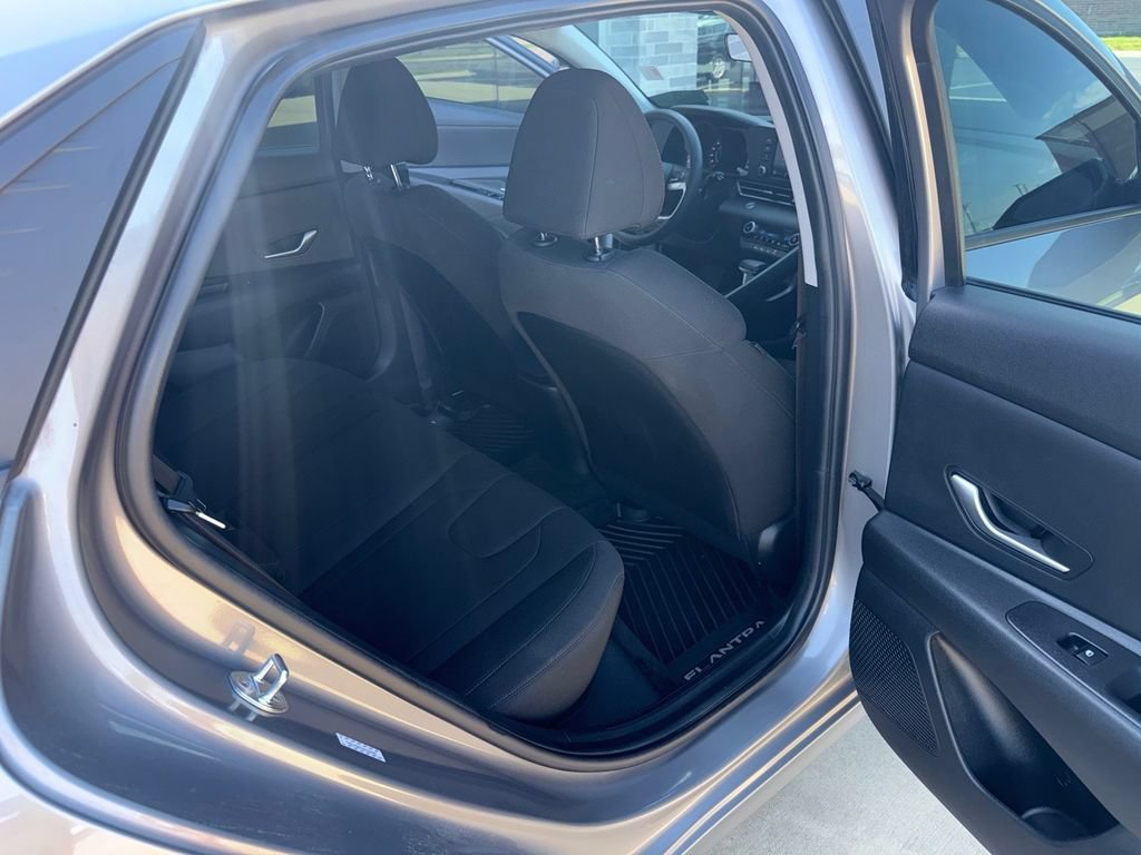 Used 2022 Hyundai Elantra SEL FWD image 18