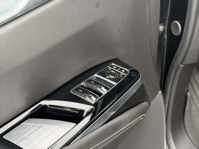Used 2025 Cadillac Escalade ESV V AWD/4WD image 20