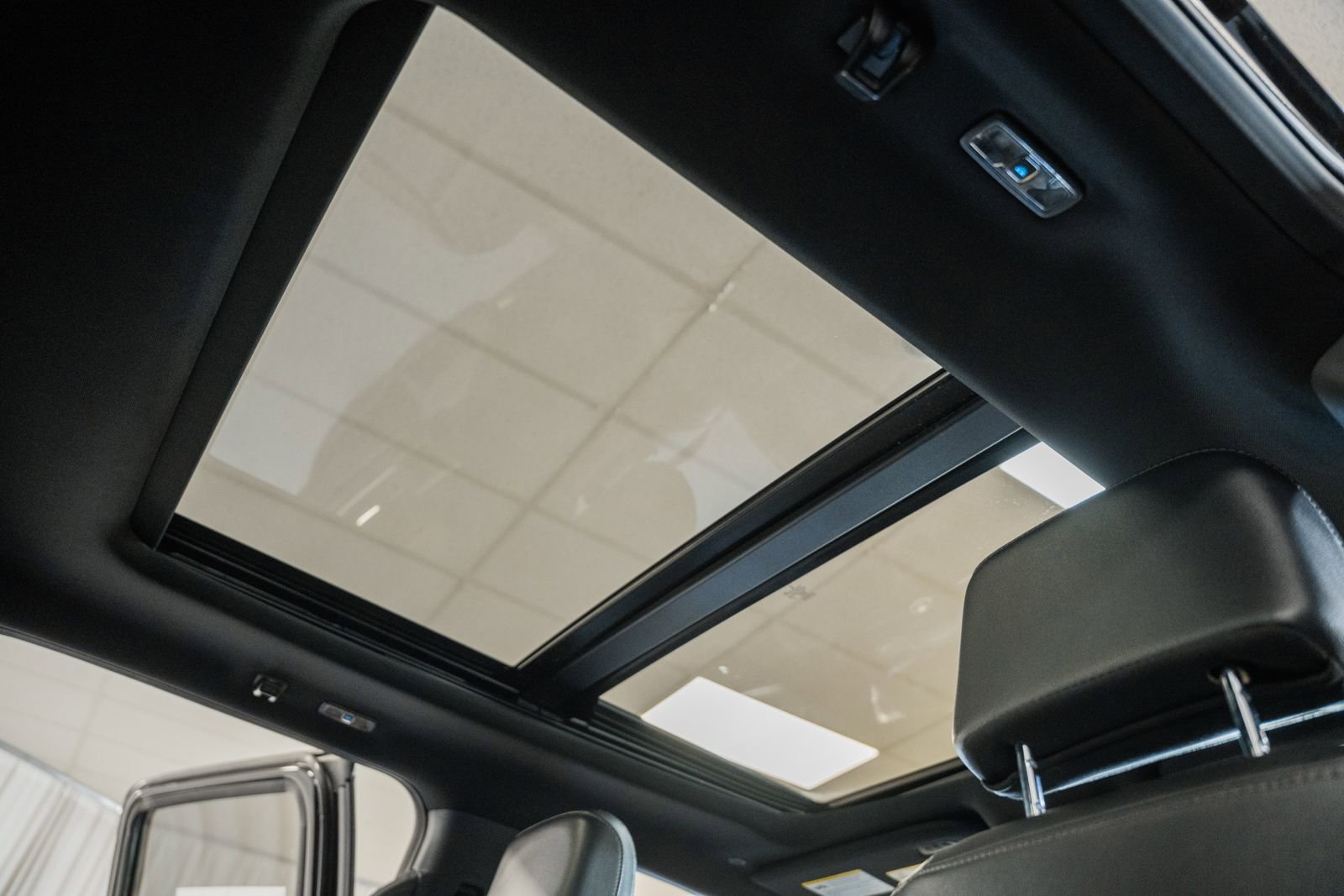 Certified 2023 Ford F150 Lariat w/ Equipment Group 502A High image 39