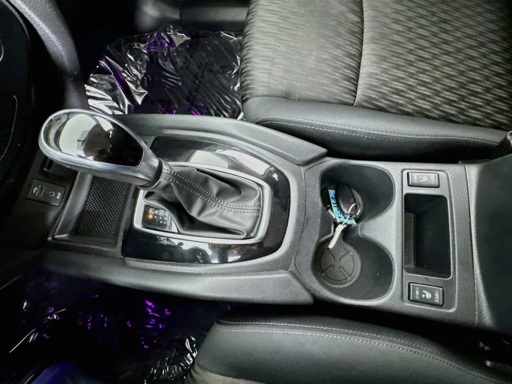 Used 2017 Nissan Rogue SV AWD/4WD image 19