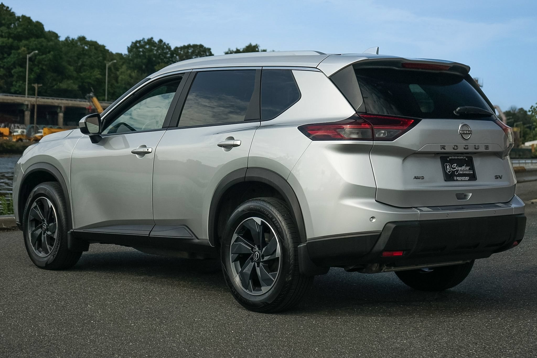 Used 2024 Nissan Rogue SV w/ SV Premium Package AWD/4WD image 3