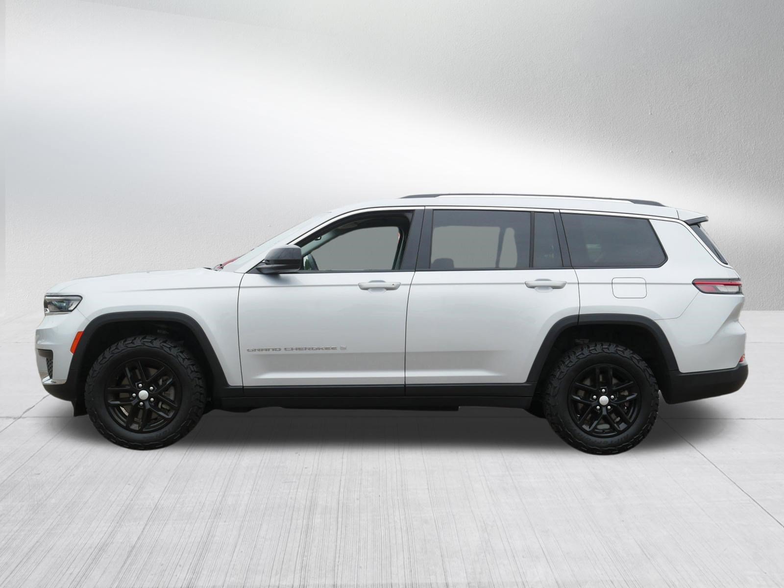 Used 2023 Jeep Grand Cherokee L Laredo AWD/4WD image 4