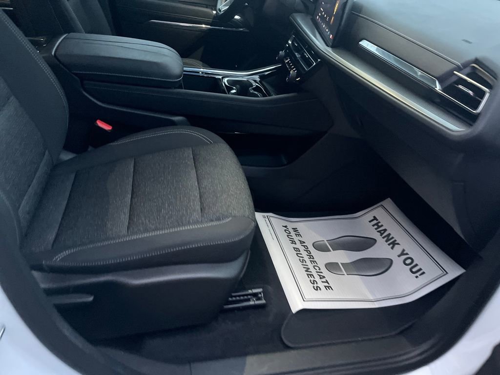 Used 2025 Chevrolet Traverse LT image 30