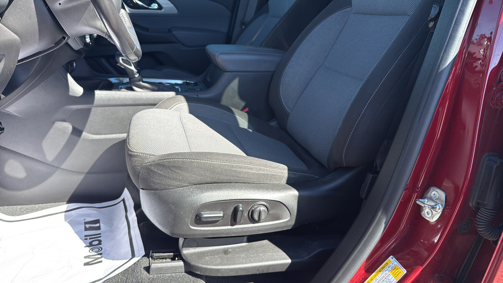 Used 2021 Chevrolet Traverse LT FWD image 25