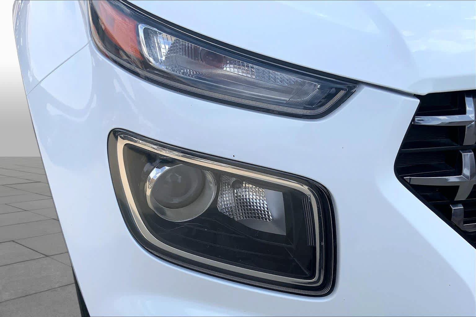 Certified 2025 Hyundai Venue SEL FWD image 26