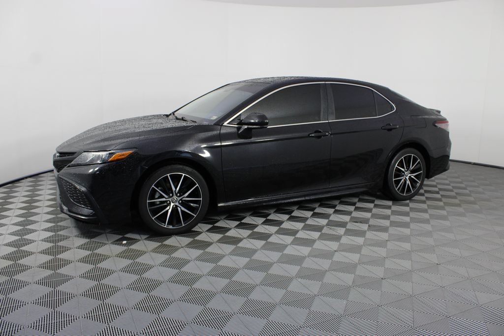 Used 2021 Toyota Camry SE FWD image 2