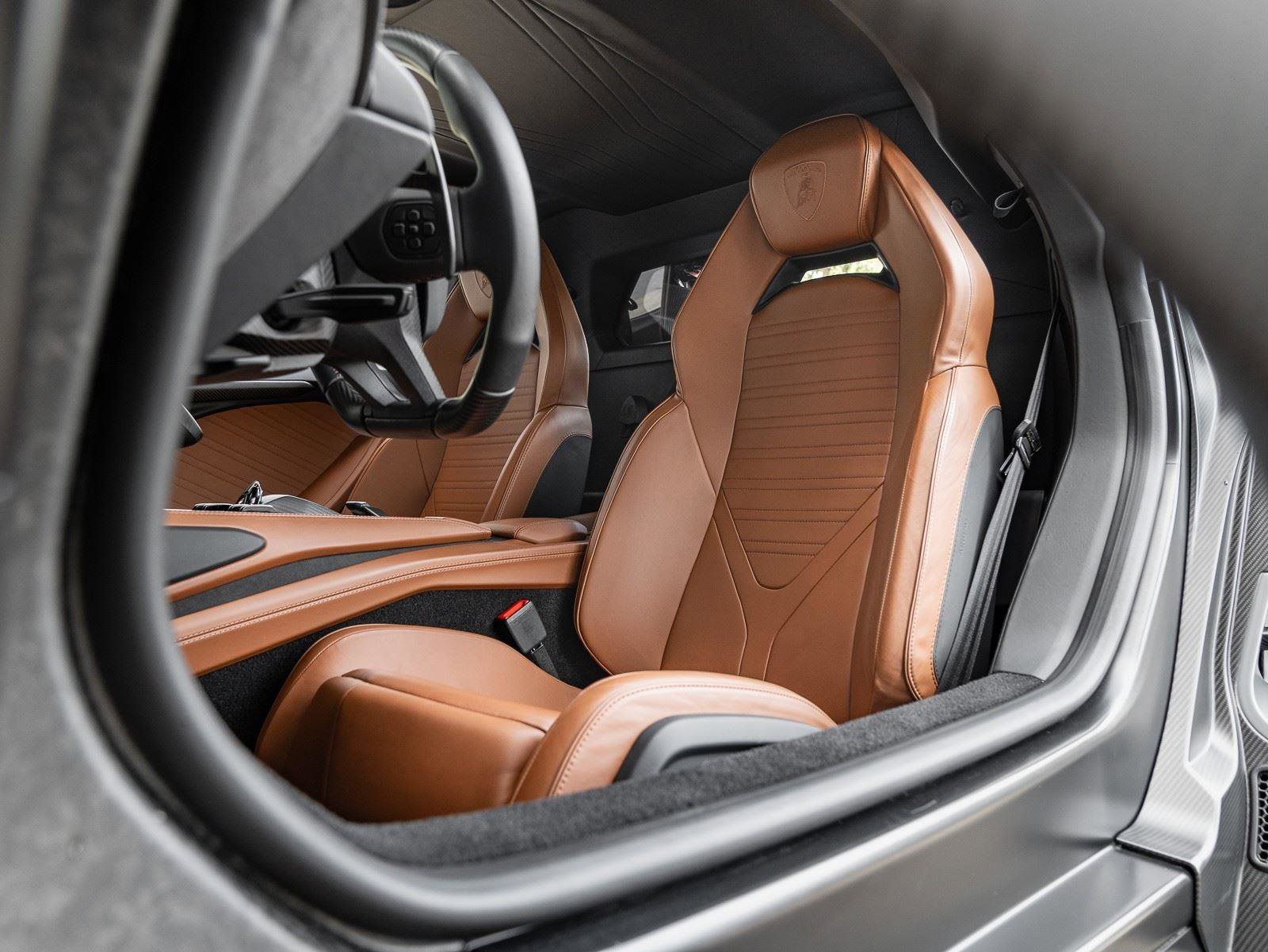 Used 2024 Lamborghini Revuelto image 4