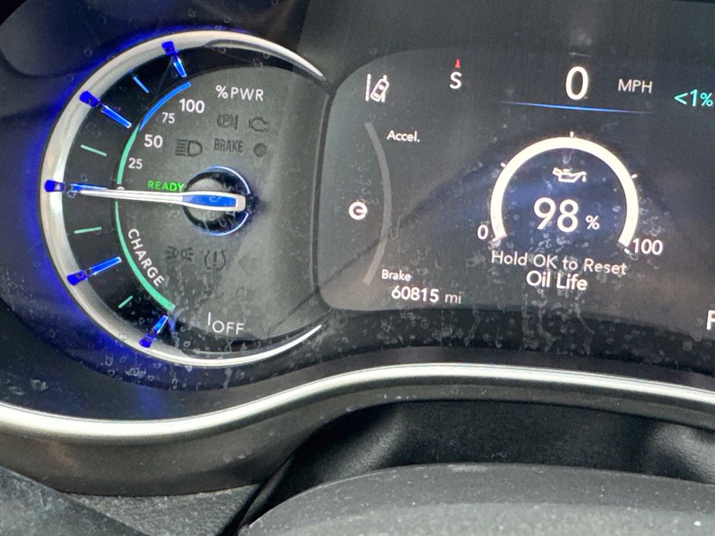 Used 2024 Chrysler Pacifica Limited FWD image 49
