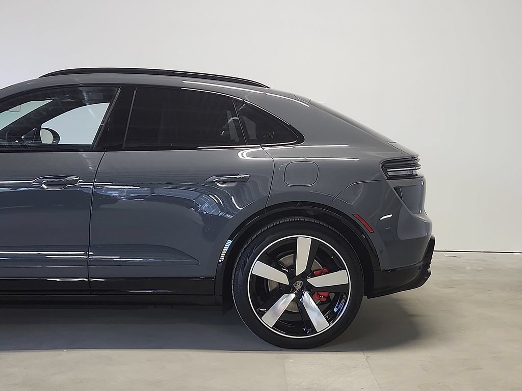 New 2026 Porsche Macan Turbo Electric AWD/4WD image 7