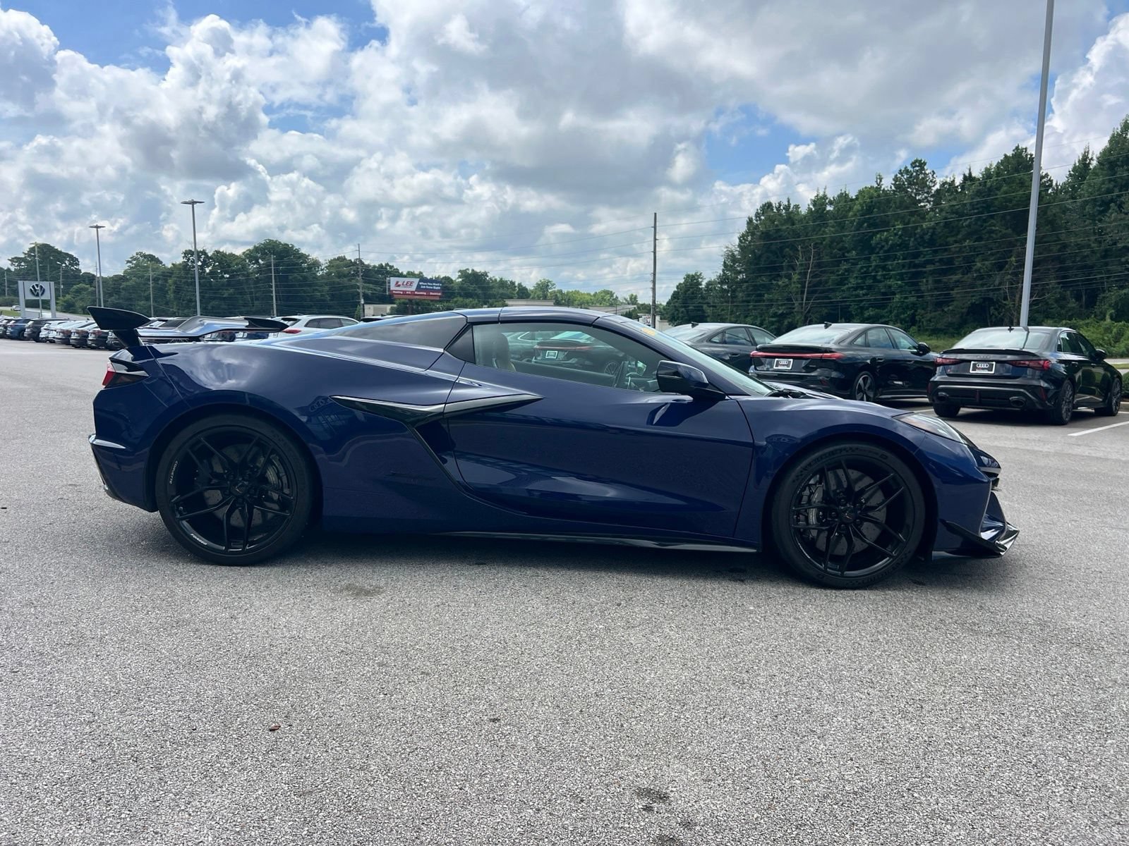 Used 2025 Chevrolet Corvette Z06 w/ Z07 Performance Package RWD image 5