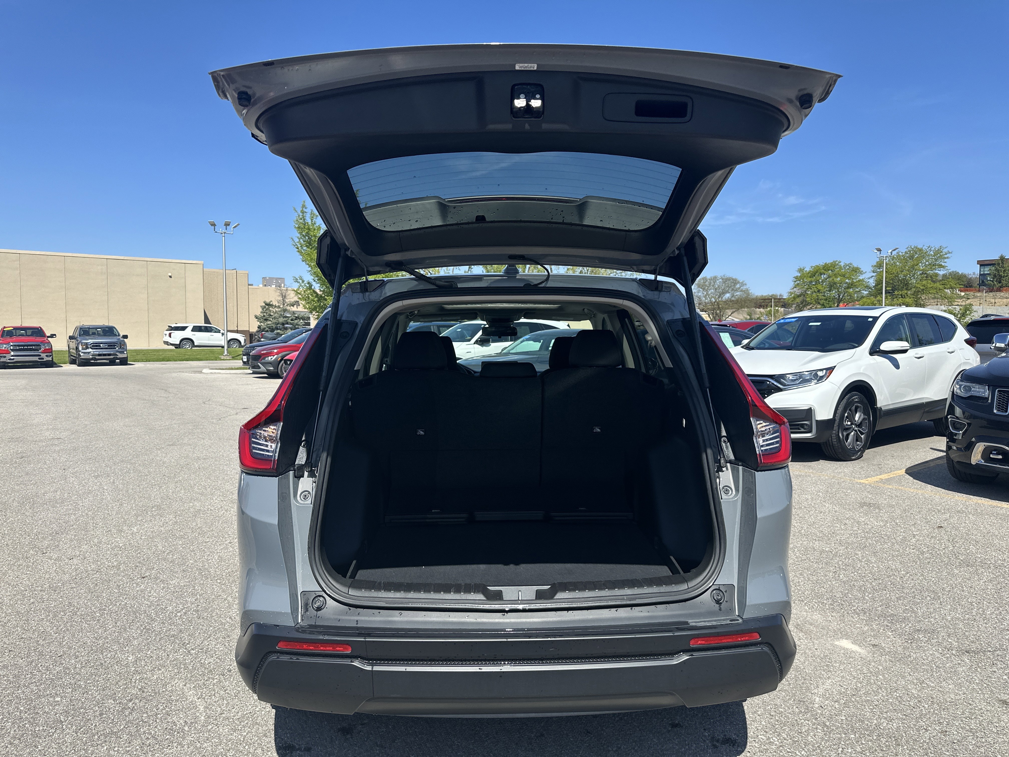 Used 2025 Honda CR-V EX image 10