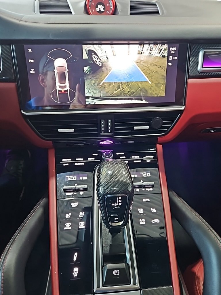 Used 2022 Porsche Cayenne Coupe image 32