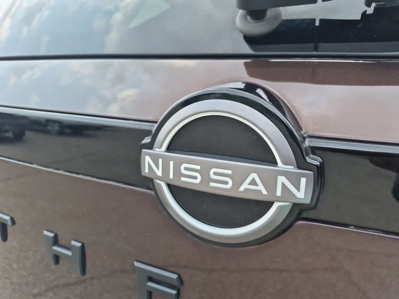 Used 2022 Nissan Pathfinder SL w/ SL Black Package AWD/4WD image 11