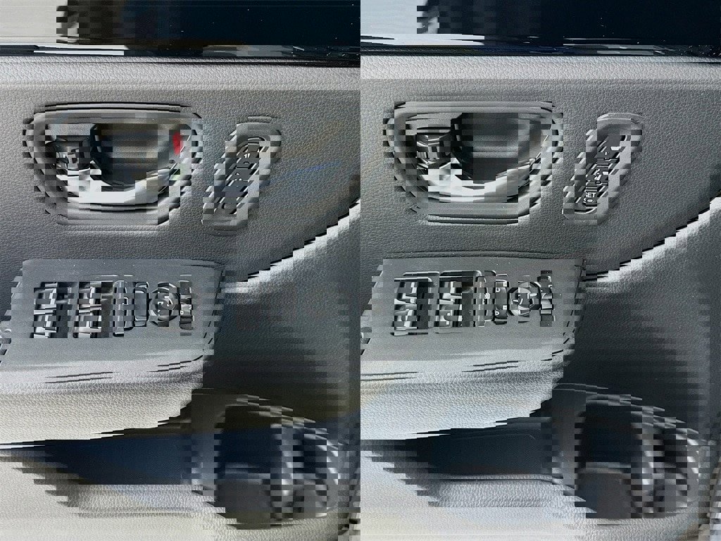 New 2025 Honda Pilot Touring image 23