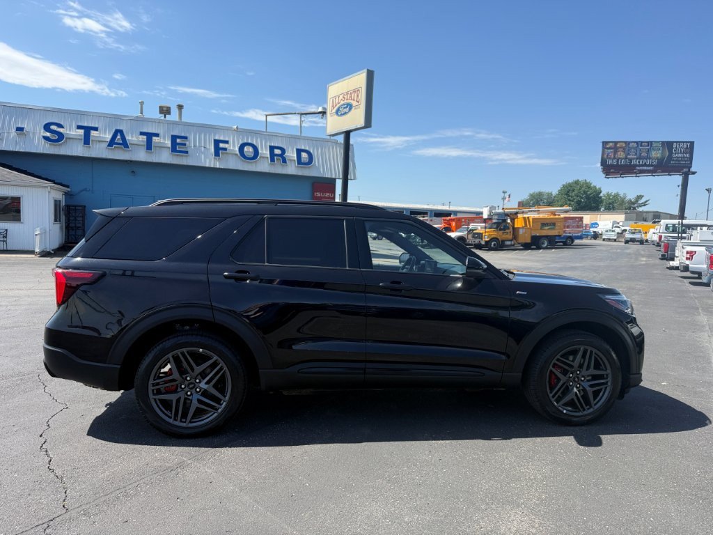 Certified 2025 Ford Explorer ST-Line w/ ST-Line Street Pack AWD/4WD image 9