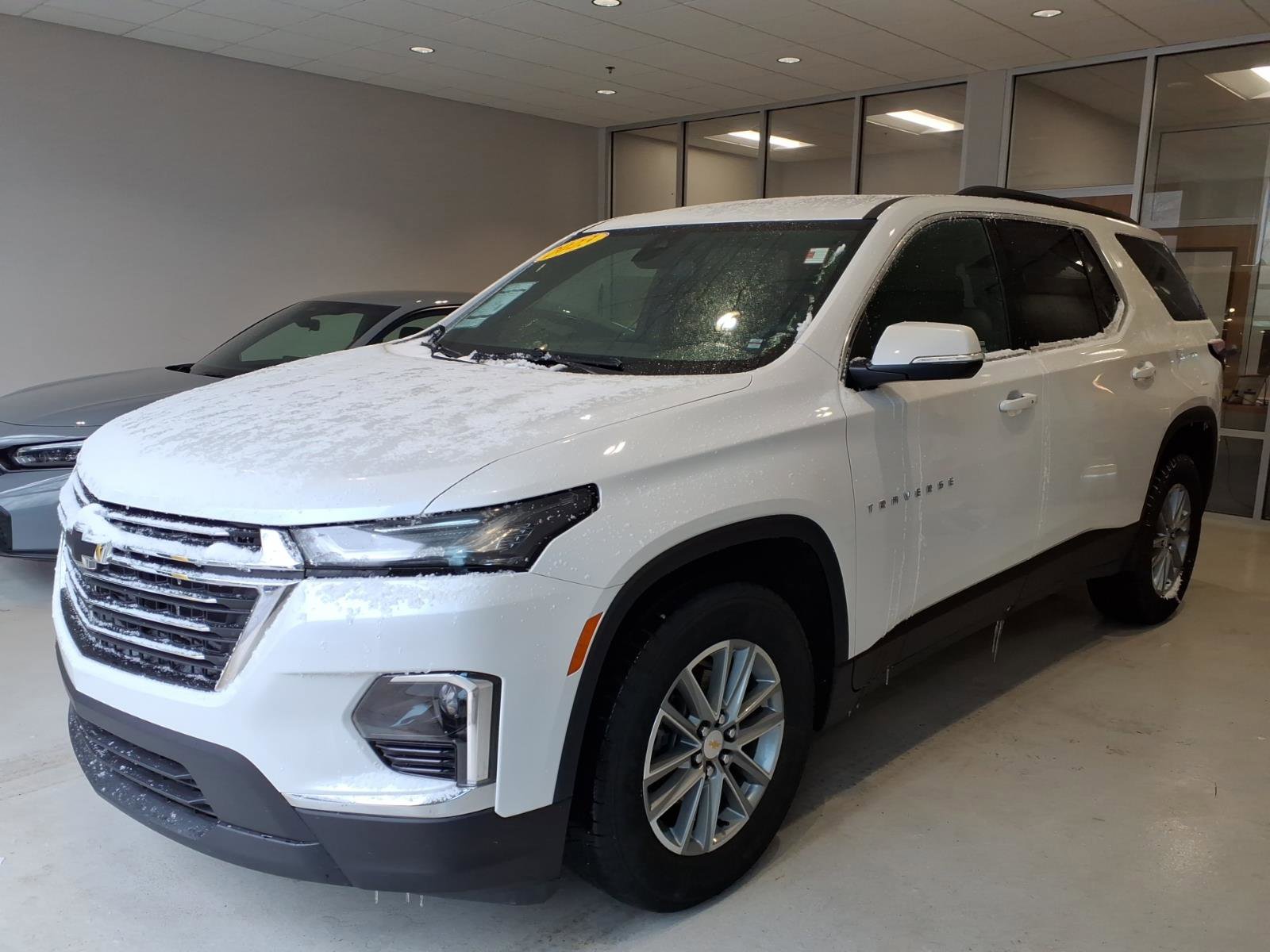 Used 2023 Chevrolet Traverse LT image 3