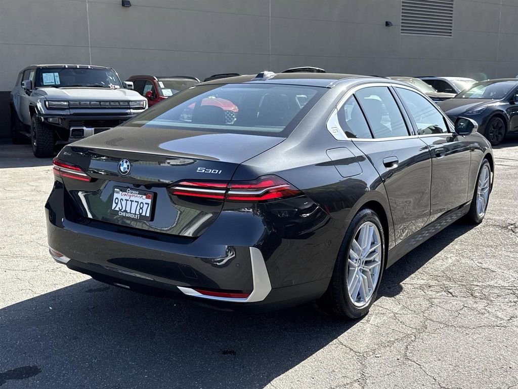 Used 2025 BMW 530i xDrive w/ Premium Package image 3