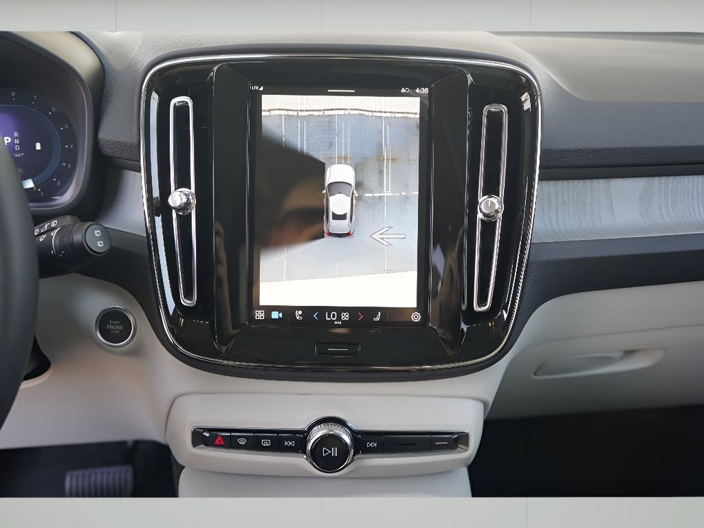 New 2025 Volvo XC40 B5 Ultra w/ Climate Package image 14