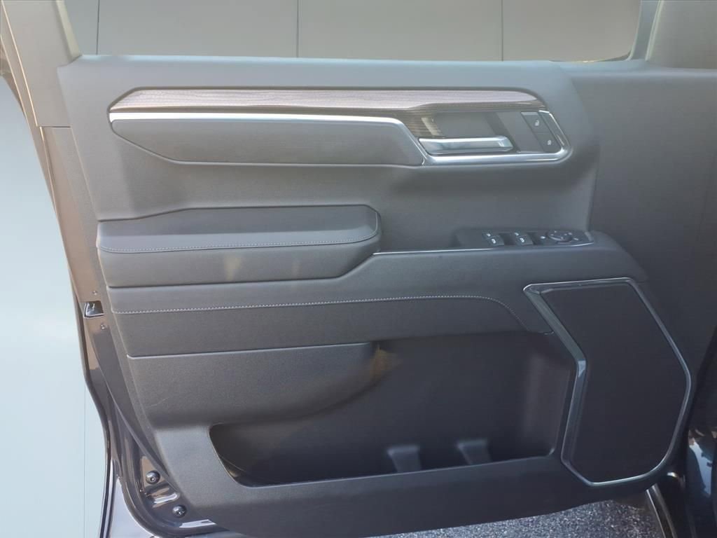 Used 2024 Chevrolet Silverado 1500 LT image 9