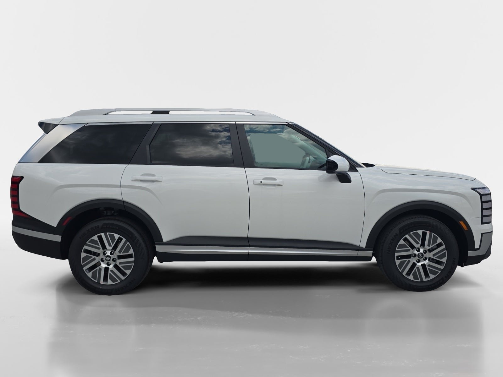 New 2026 Hyundai Palisade FWD Hybrid image 2