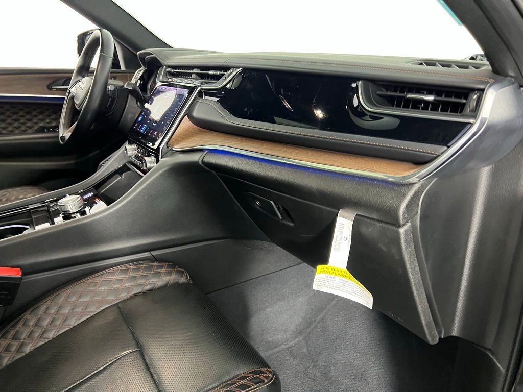 Used 2023 Jeep Grand Cherokee L Summit w/ High Altitude Package AWD/4WD image 33