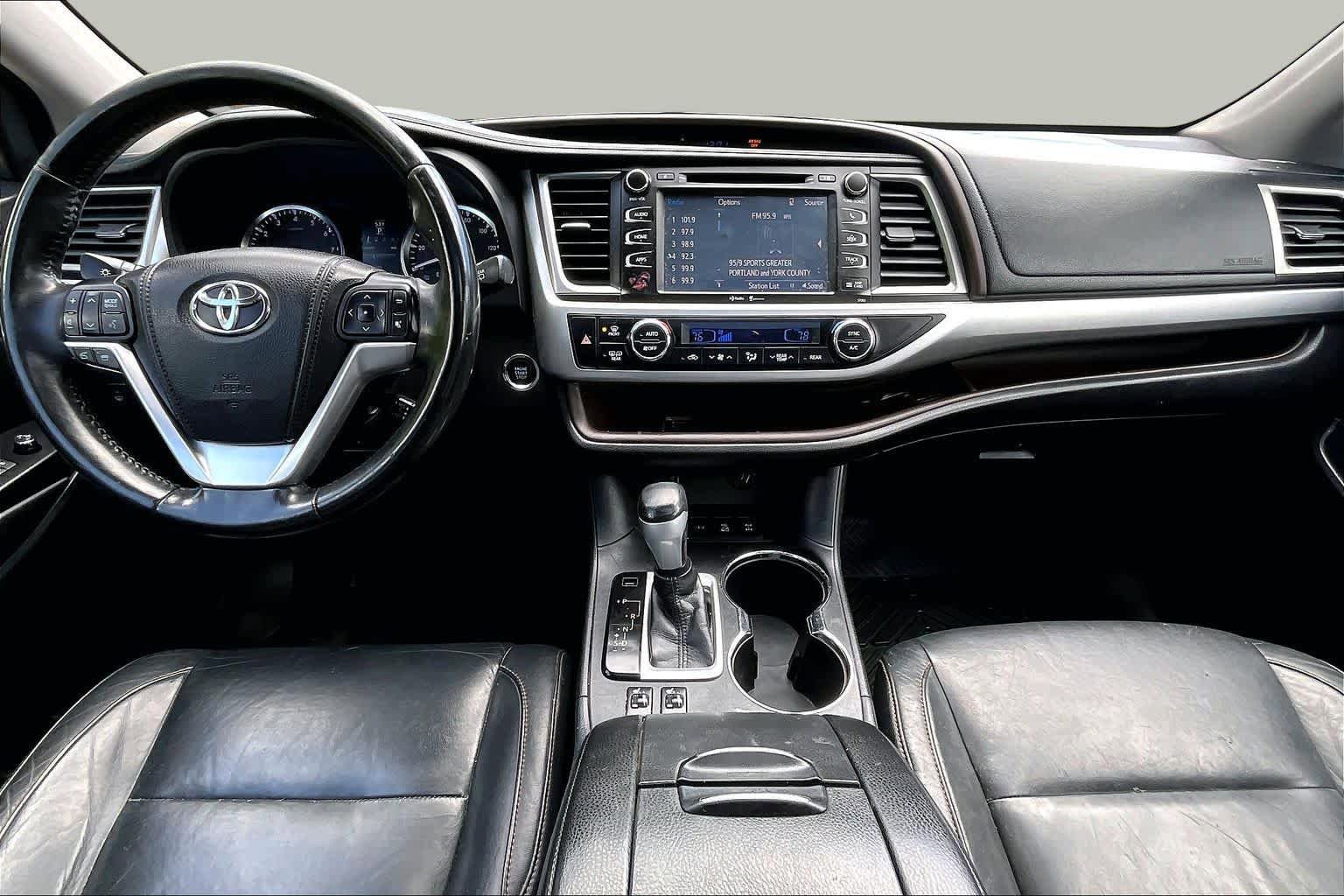 Used 2015 Toyota Highlander XLE AWD/4WD image 16
