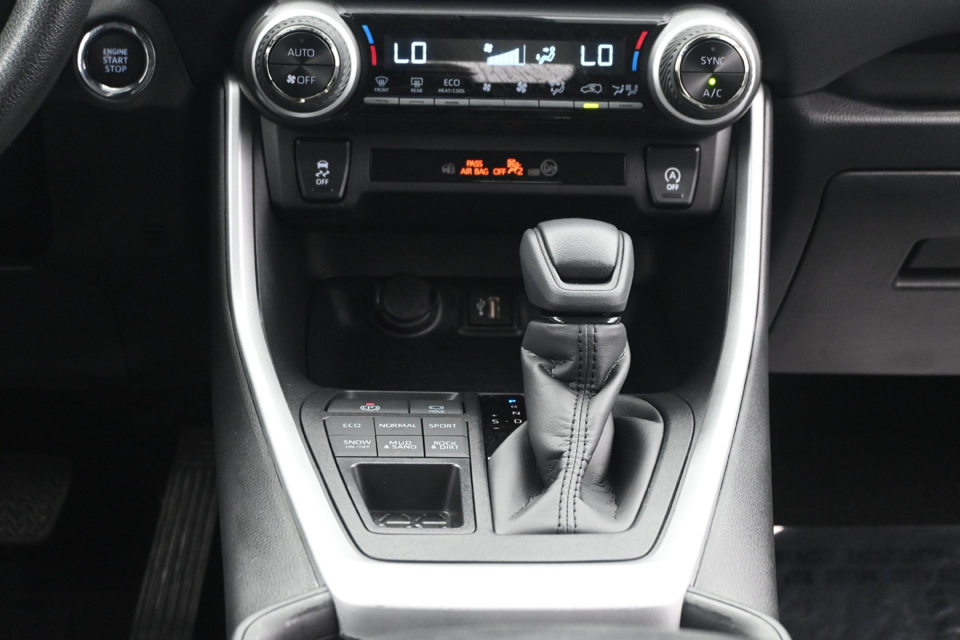 Used 2025 Toyota RAV4 XLE AWD/4WD image 20