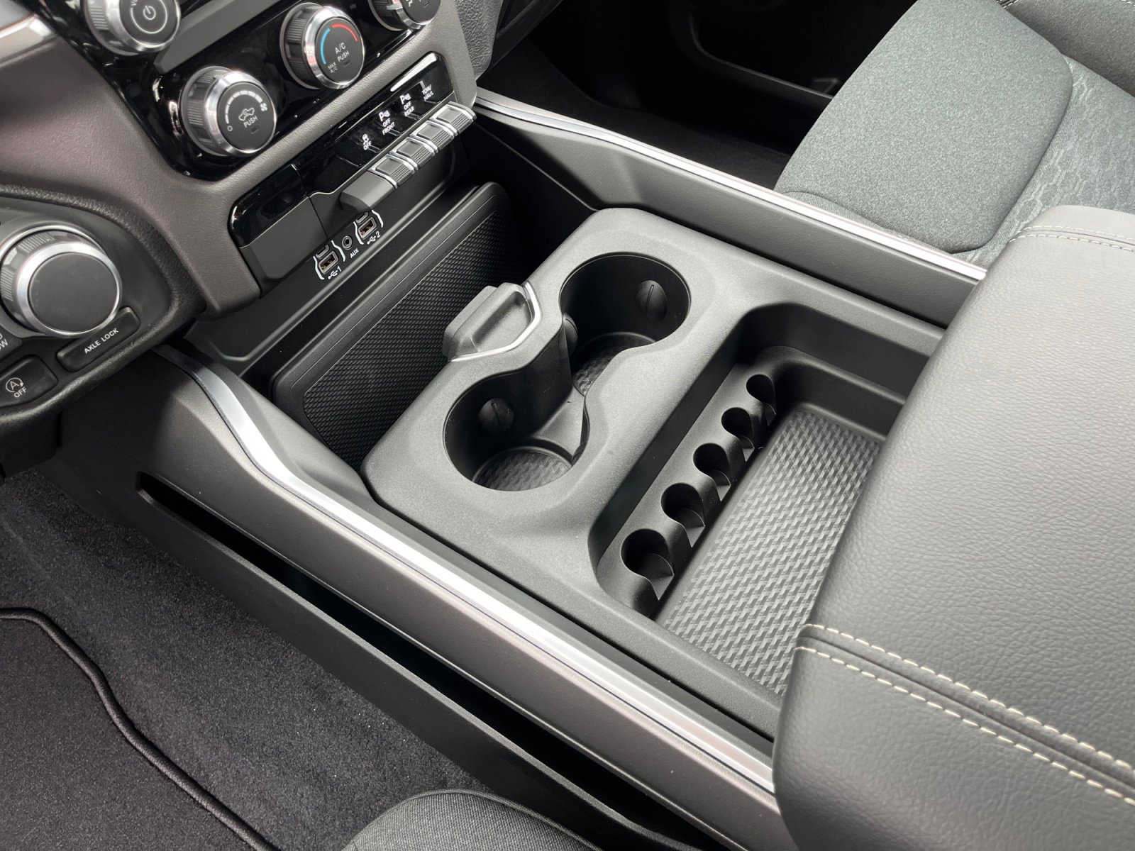 New 2026 RAM 1500 Express AWD/4WD image 23