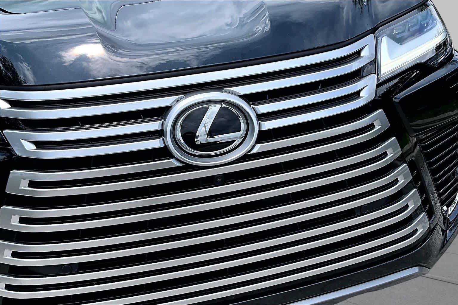 Used 2023 Lexus LX 600 4WD w/ Interior Upgrade Package image 30