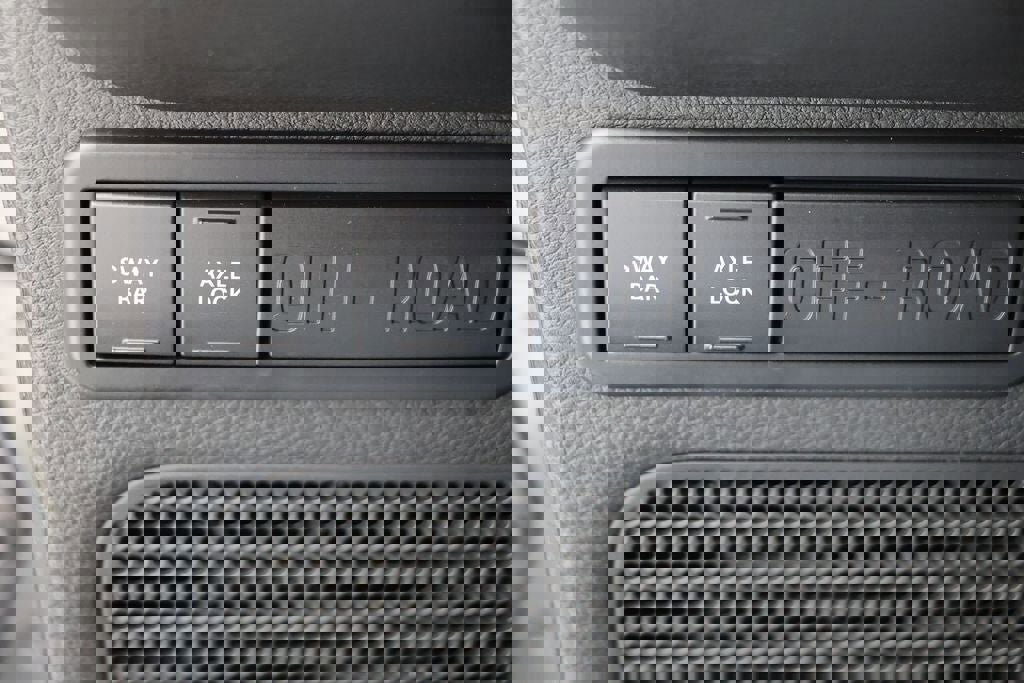 Used 2017 Jeep Wrangler Unlimited Rubicon w/ Dual Top Group image 30