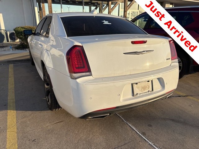 Used 2022 Chrysler 300 Touring L image 3