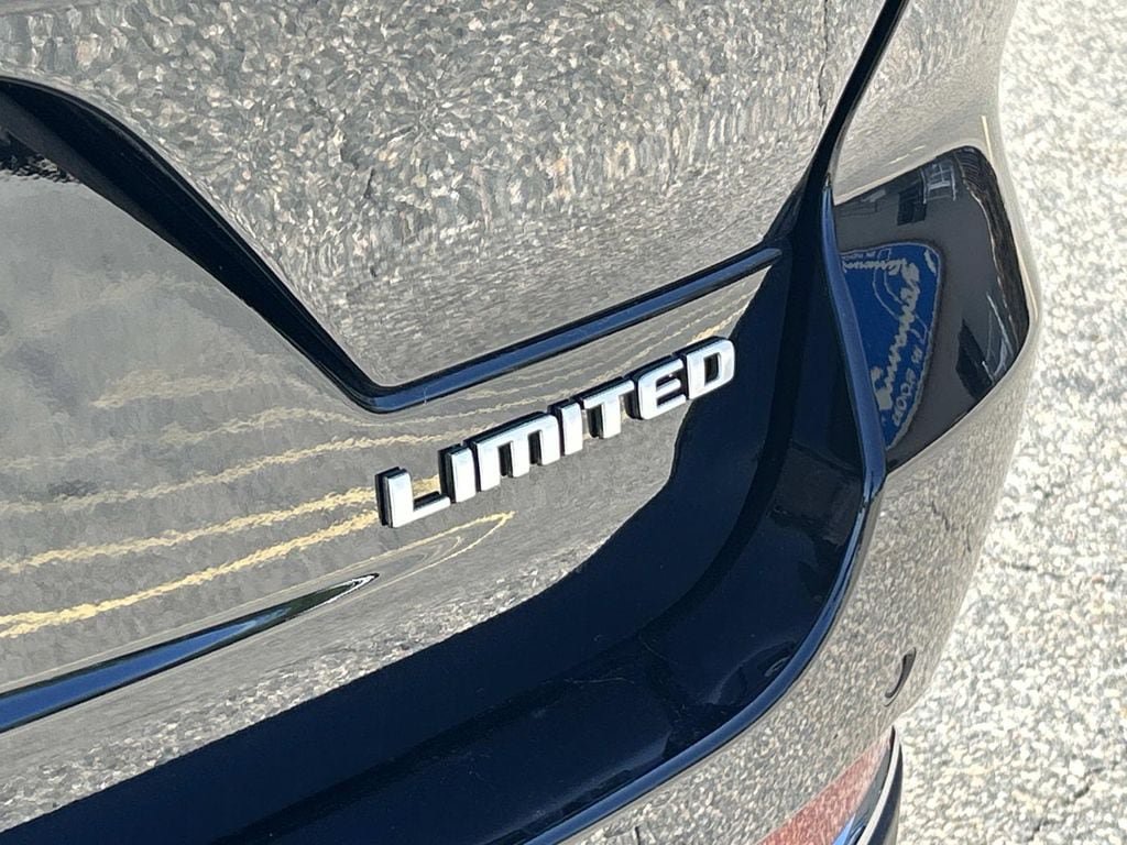Certified 2025 Jeep Grand Cherokee Limited AWD/4WD image 15