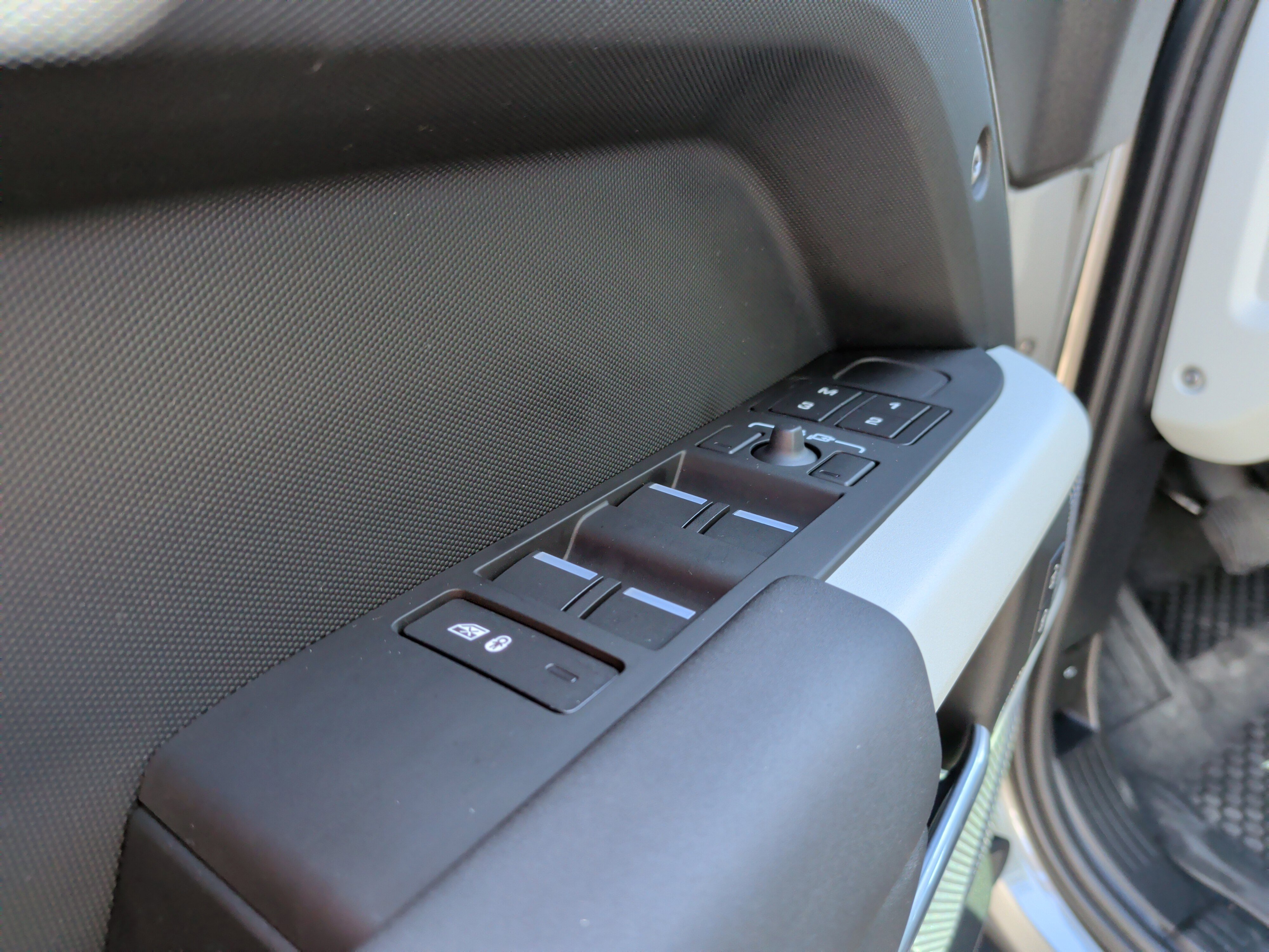 Used 2024 Land Rover Defender 110 S image 15