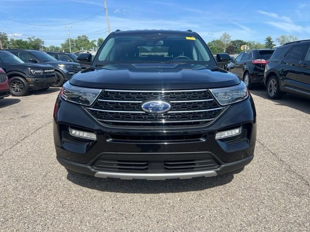 Certified 2023 Ford Explorer XLT w/ Equipment Group 202A AWD/4WD image 2