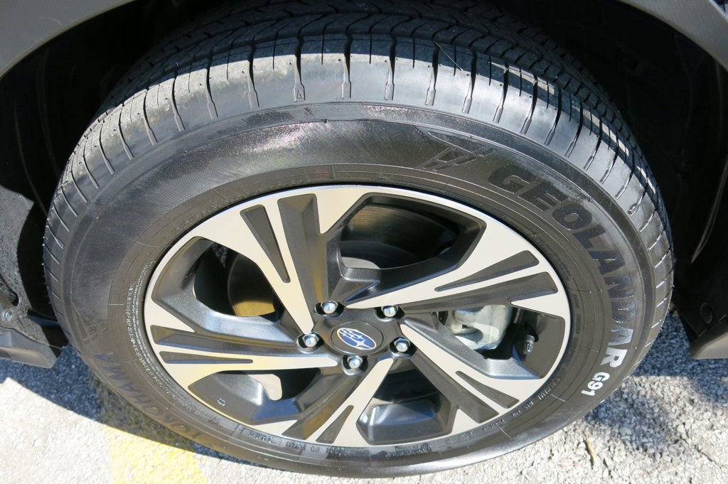 Used 2025 Subaru Crosstrek 2.0i Premium image 32