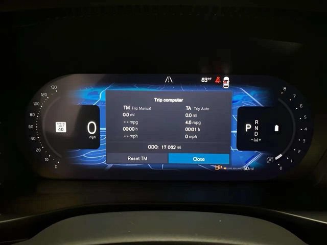 Used 2025 Volvo XC40 B5 Plus AWD/4WD image 11
