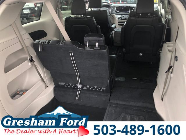 Used 2023 Chrysler Pacifica Touring-L FWD image 26