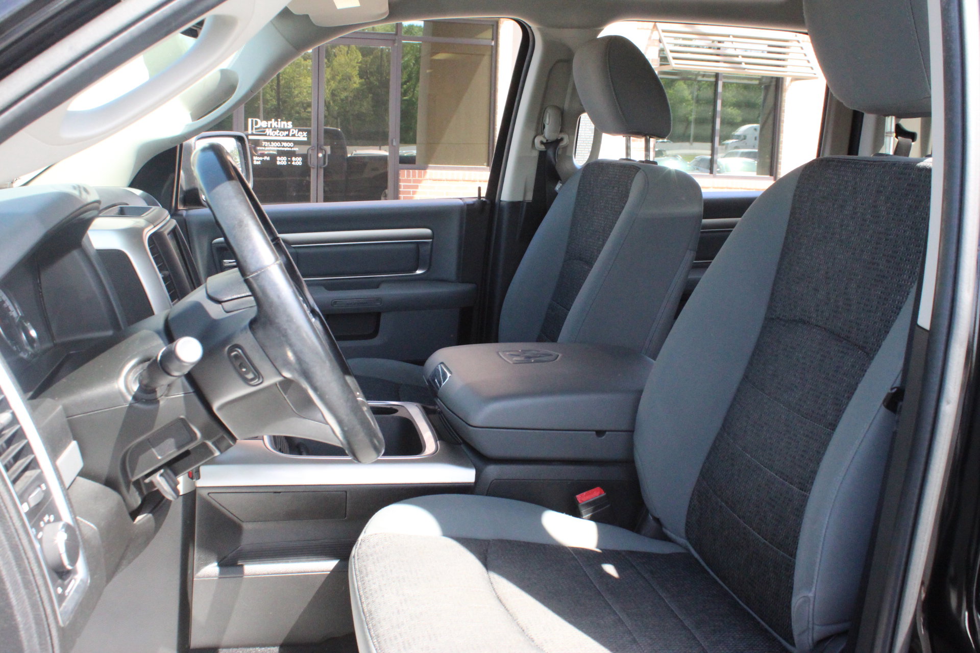 Used 2020 RAM 1500 Classic SLT w/ Luxury Group RWD image 14