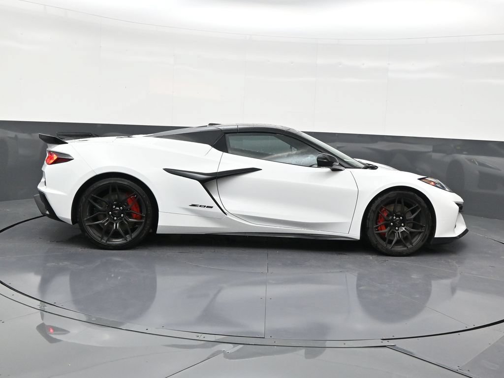 Used 2026 Chevrolet Corvette Z06 RWD image 6