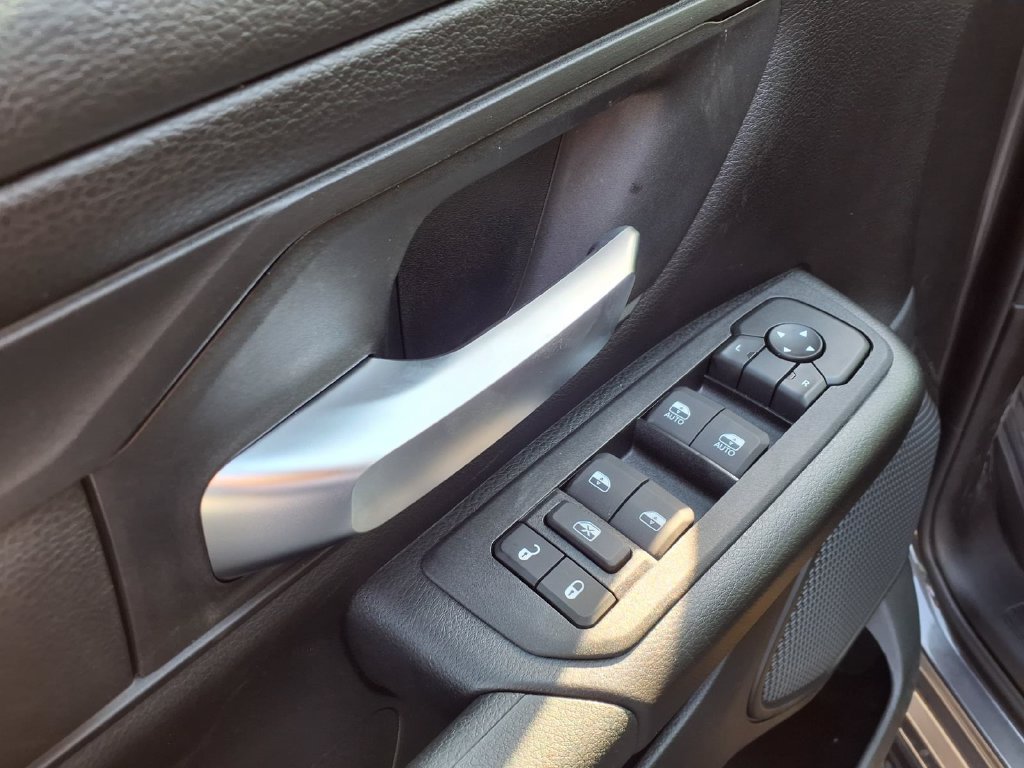 New 2026 RAM 1500 Express AWD/4WD image 18
