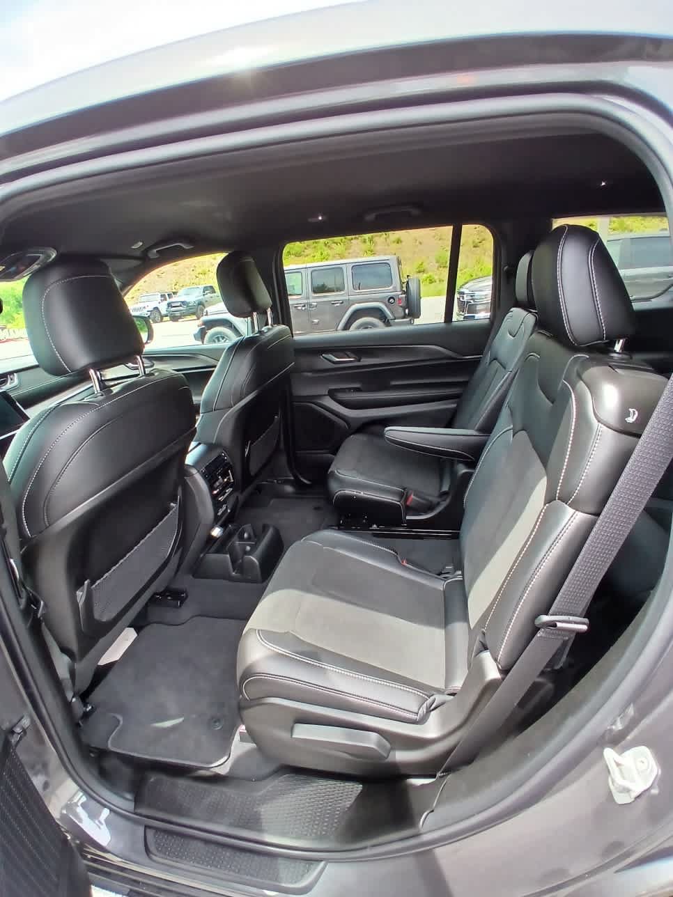 New 2025 Jeep Grand Cherokee L Laredo AWD/4WD image 13