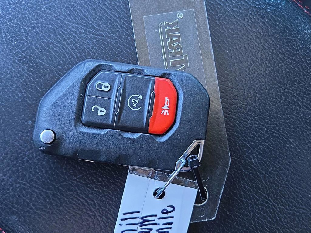 Used 2018 Jeep Wrangler Unlimited Rubicon image 32