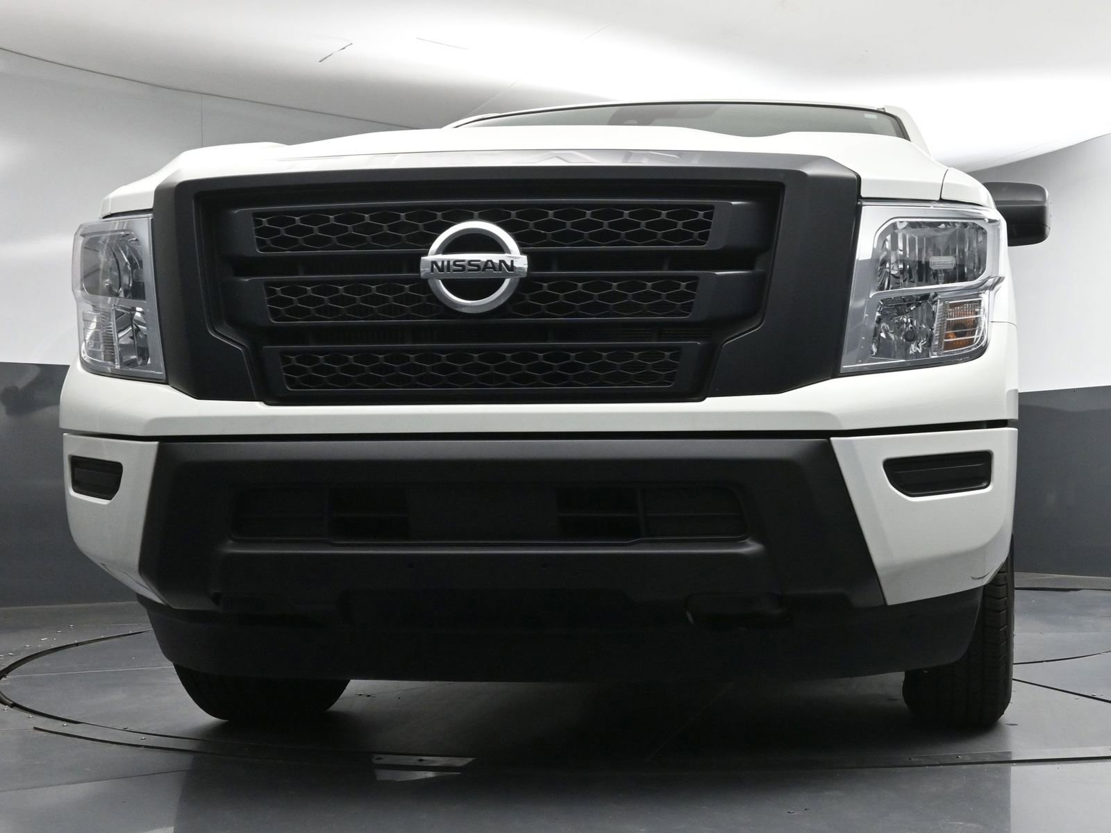 Used 2022 Nissan Titan S image 23