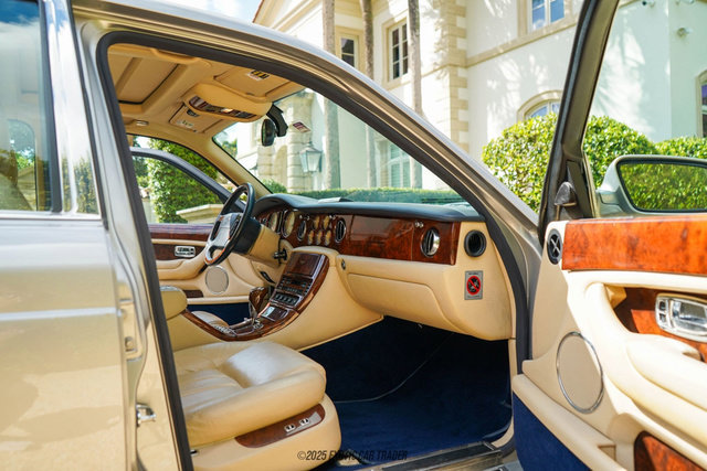 Used 2003 Bentley Arnage R image 48