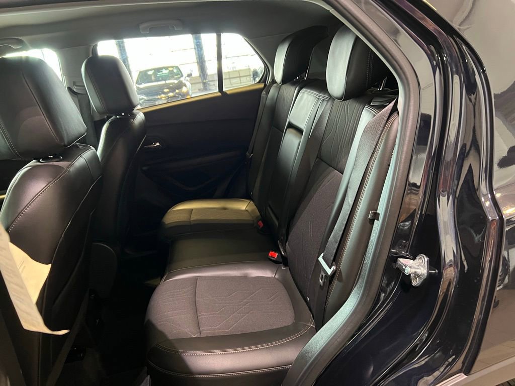 Used 2021 Chevrolet Trax LT w/ LT Convenience Package AWD/4WD image 16