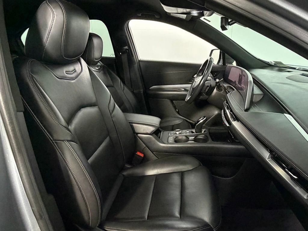Used 2024 Cadillac XT4 Premium Luxury image 32