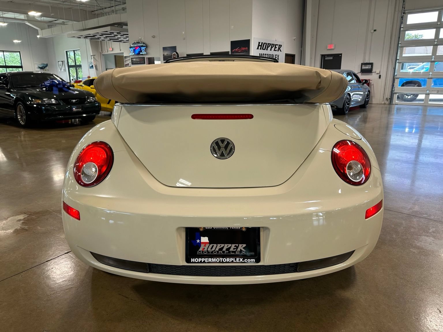 Used 2010 Volkswagen Beetle Final Edition FWD image 11