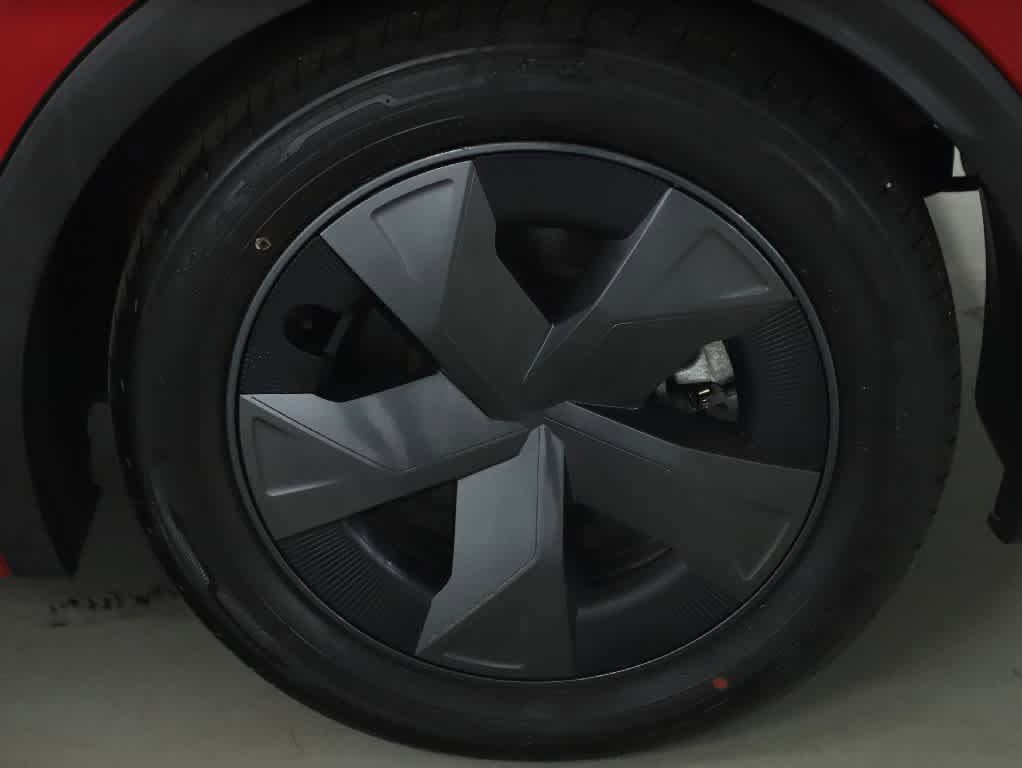 Used 2025 Toyota Prius LE AWD/4WD image 40